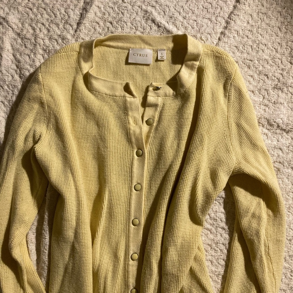 Cyrus Women's Light Yellow Button-Front Sweater